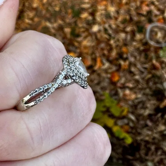 CZ Vera wang replica, .925 silver, size 5.5 - Picture 4 of 7